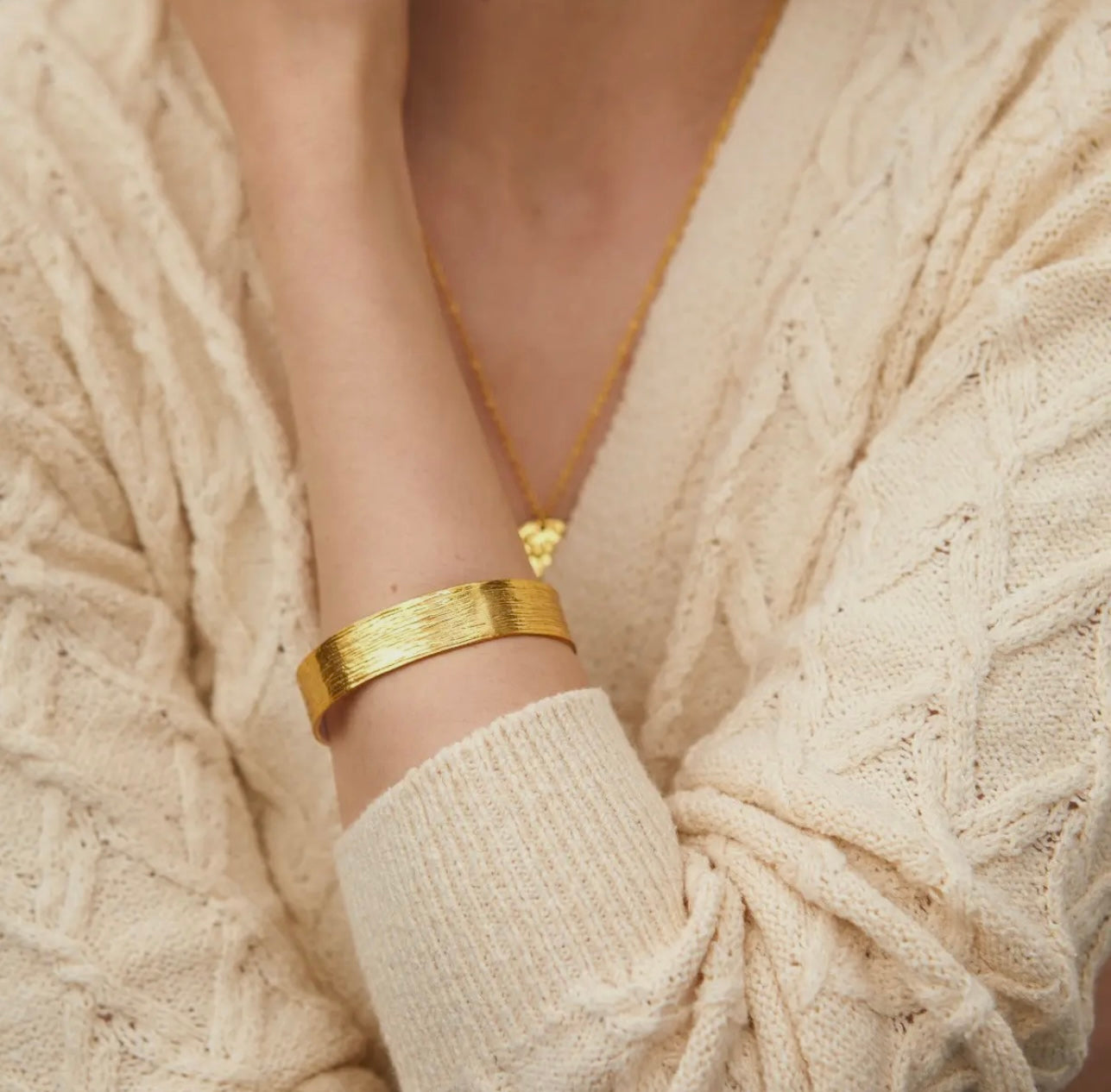 Bea Classic Brushed Gold Bangle