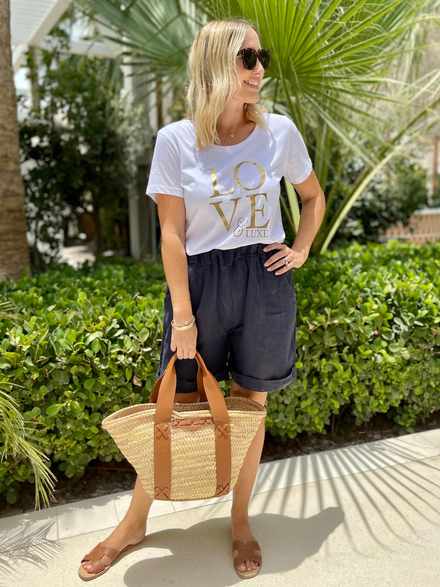 Pippa Linen Shorts in Navy
